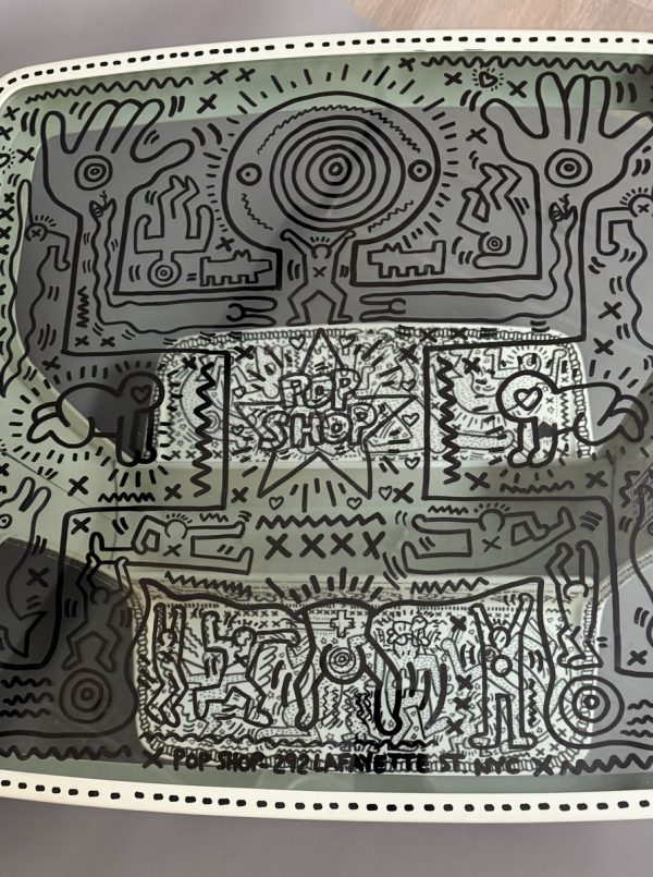 Keith HARING (1958-1990), Attribué à.  Table sur roulettes Pop Shop ,1990. - Image 8