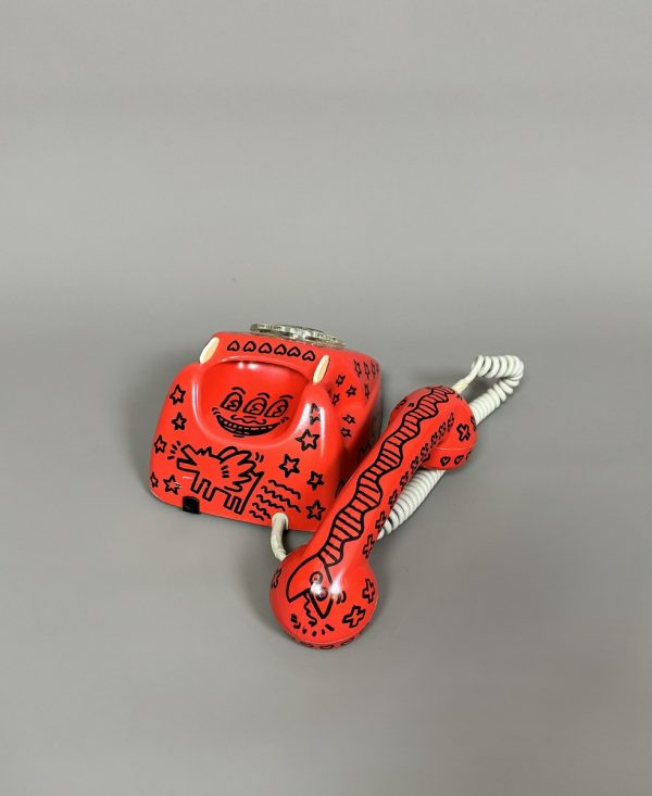 Keith HARING (1958-1990), Attribué à.   Téléphone Pop Shop, 1988. – Image 2