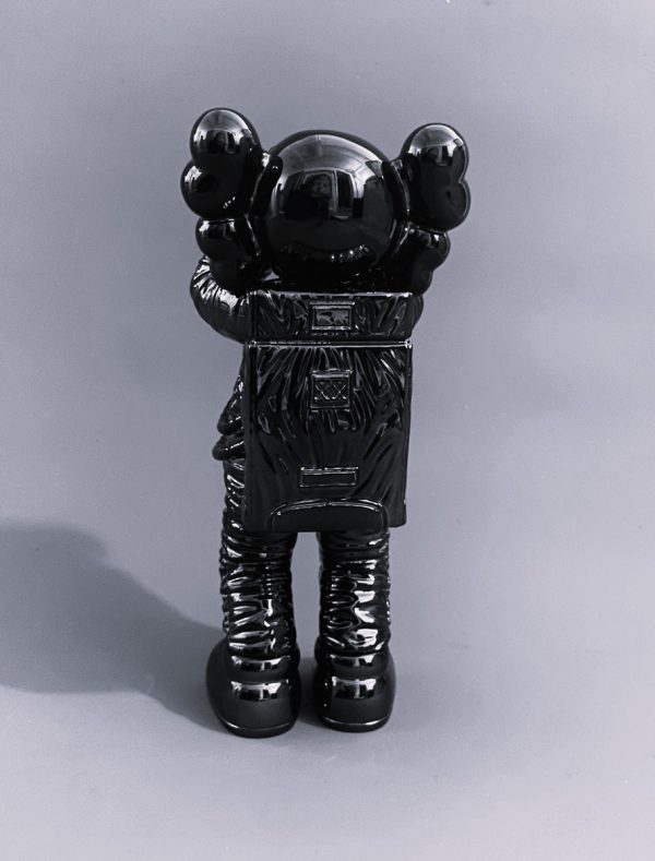 KAWS (Américain - Né en 1974) (D’Après)  Holiday Space (Silver Black) – Image 3