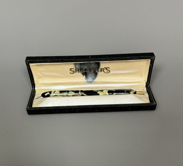 SHEAFFER’S – Stylo mine de plomb et plume en résine façon écaille de tortue, marbrée et noire, Edition limitée , numérotée 2527/6000, dans son coffret d’origine. - Image 2