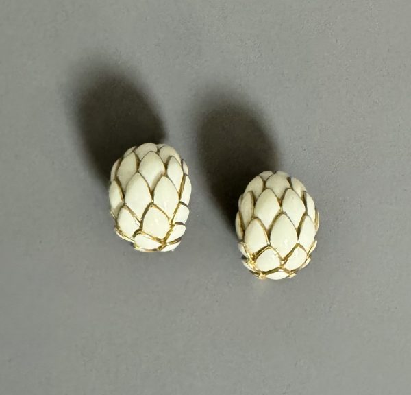 ROBERTO LEGNAZZI. ITALIE. RARE PAIRE DE BOUCLES D’OREILLES CLIP en or 18k et email.  Hauteur: 3 cm – Largeur : 2,3 cm – Image 2