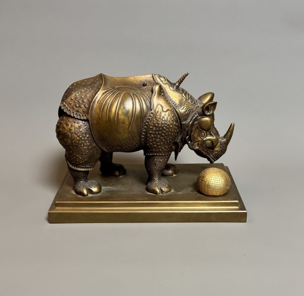 Salvador DALI (1904–1989).    ‘Rhinocéros habillé en dentelles » Bronze à patine brune et doré’. 1956. – Image 2