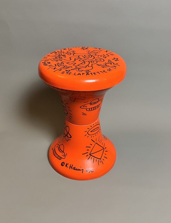 Keith HARING (1958-1990), Attribué à.  Tabouret Pop Shop – 1988. – Image 4