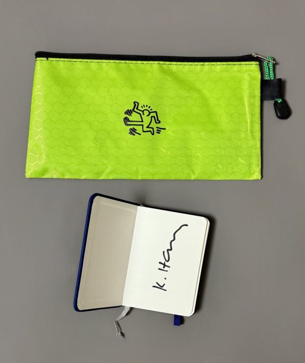 Keith HARING (1958-1990) d'Après.  Trousse Pop Shop , signé au marqueur et un carnet de note édités pour le Pop Shop Store – Image 3