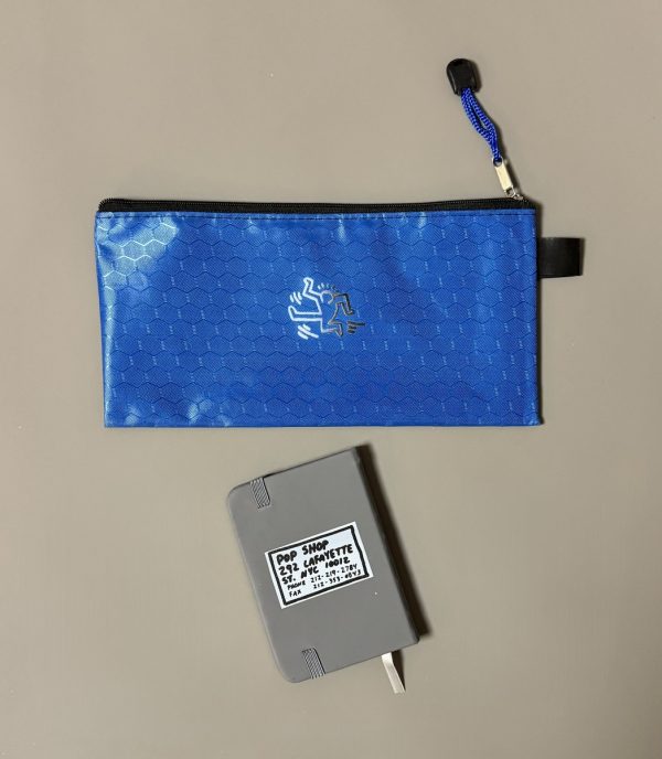Keith HARING (1958-1990) d'Après.  Trousse Pop Shop , signé au marqueur et un carnet de note édités pour le Pop Shop Store – Image 2