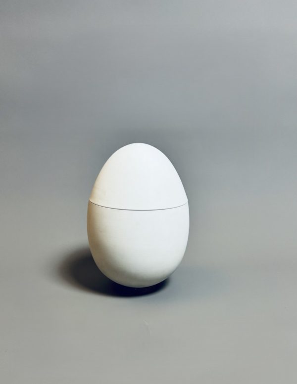 François-Xavier LALANNE & Manufacture Nationale de Sèvres (1927-2008)   Seau à glace ‘Œuf’, modèle créé en 1968.