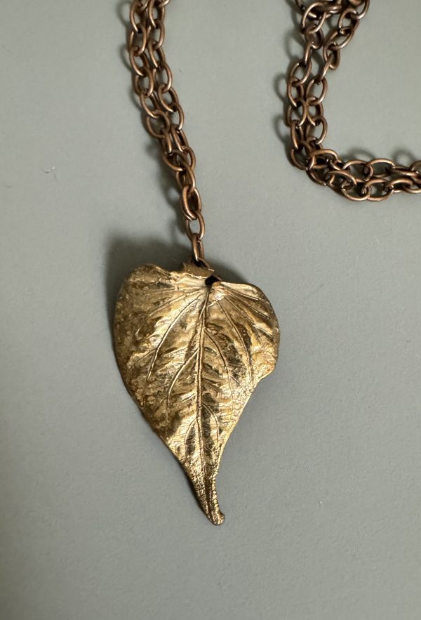 CLAUDE LALANNE (1925-2019)   Pendentif Feuille 1980.