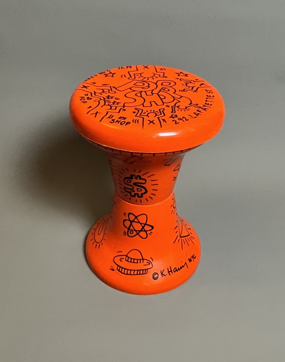 Keith HARING (1958-1990), Attribué à.Tabouret Pop Shop – 1988.
