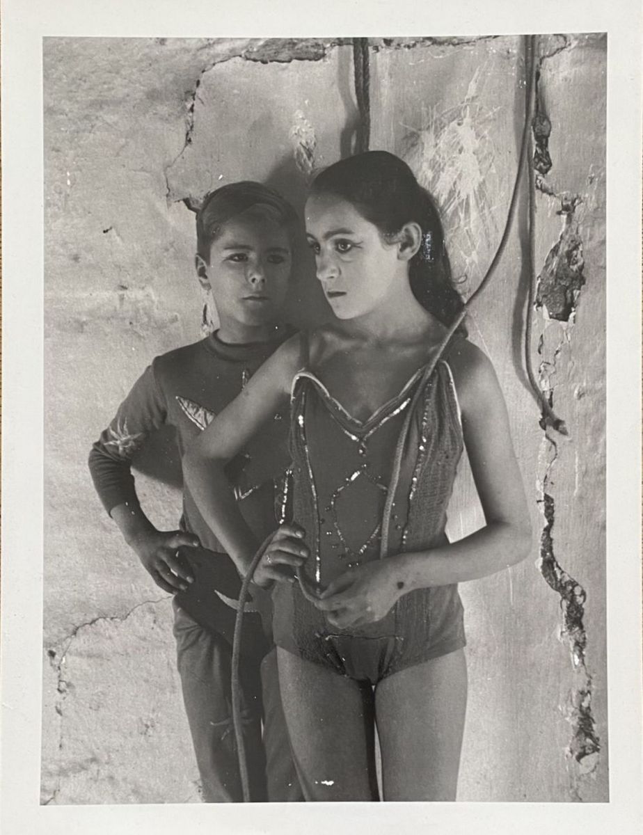 Lucien CLERGUE (1934-2014) - Acrobate et trapéziste, Arles, 1955