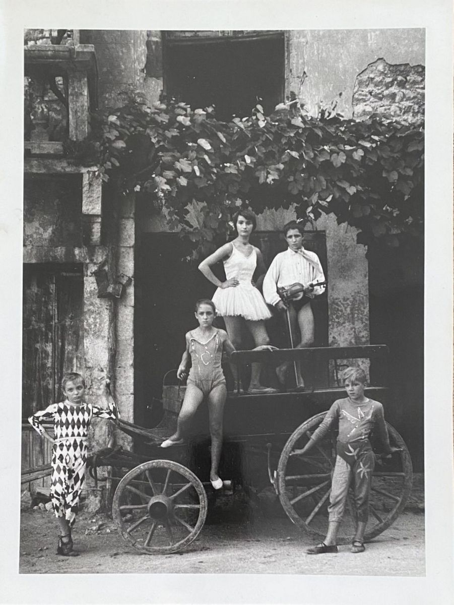 Lucien CLERGUE (1934-2014)- La Grande Parade, Arles, 1955