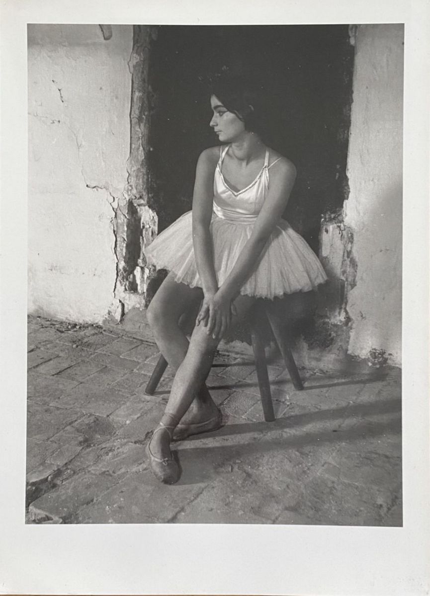 Lucien CLERGUE (1934-2014) - La danseuse, Arles, 1954