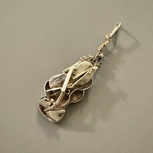 ARMAN (1928-2005) BROCHE « VIOLON »