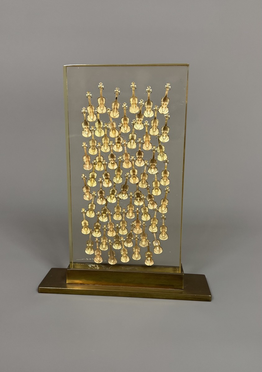 ARMAN FERNANDEZ (1928-2005) « 100 Violons ». 2004. – Image 2