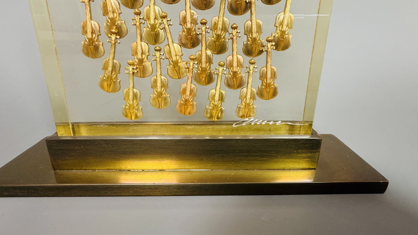 ARMAN FERNANDEZ (1928-2005) « 100 Violons ». 2004. – Image 3