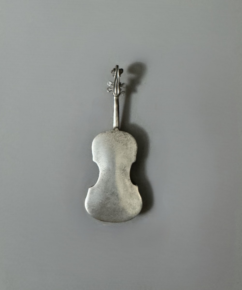 ARMAN FERNANDEZ (1928-2005) « Violon enchanté » Vers 1970. – Image 2