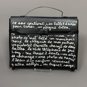 BEN VAUTIER (1935-2024)  « Ce sac contient un billet d'avion pour Dakar… ». 1988.